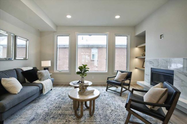 2222 5 St Sw, Townhouse with 3 bedrooms, 2 bathrooms and 2 parking in Calgary AB | Image 4