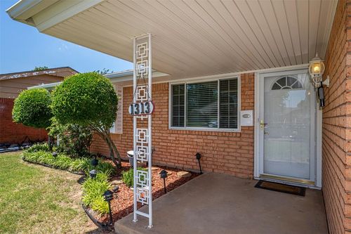 1313 Regency Blvd, Moore, OK, 73160-1622 | Card Image