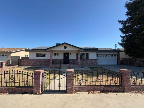 1442 W Oakland Ave, Tulare, CA, 93274-2527 | Card Image