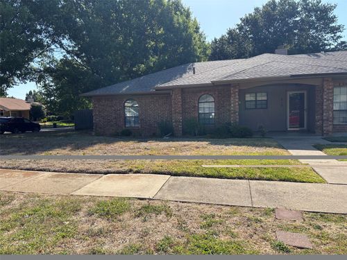 818 Midcreek Dr, Euless, TX, 76039-3419 | Card Image