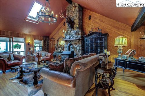 2453 Payne Branch Rd, Blowing Rock, NC, 28605-9046 | Card Image