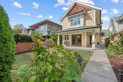 318 W 18th St, North Vancouver, BC, V7M1W9 | Card Image