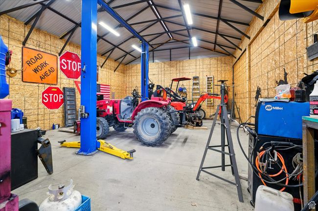 View of garage | Image 18