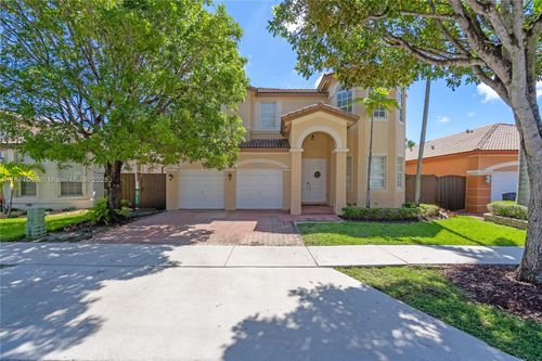 8467 Nw 110th Pl, Doral, FL, 33178-5257 | Card Image