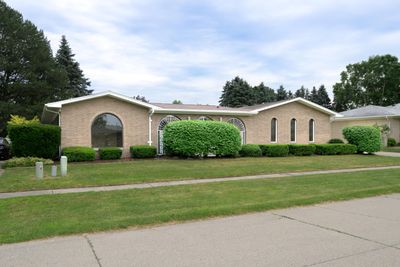 47336 Westlake Drive, House other with 4 bedrooms, 3 bathrooms and null parking in Utica MI | Image 2