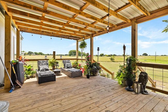 744 E Wiedemann Rd, Home with 4 bedrooms, 2 bathrooms and null parking in Flatonia TX | Image 4