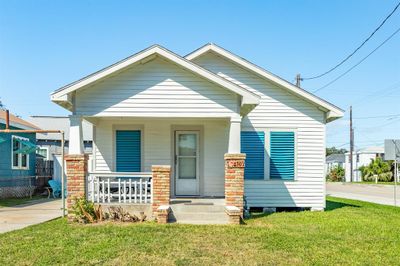 4302 Avenue S 1/2, House other with 2 bedrooms, 2 bathrooms and null parking in Galveston TX | Image 1