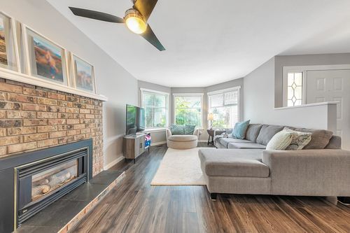 9286 212 St, Langley, BC, V1M2B5 | Card Image