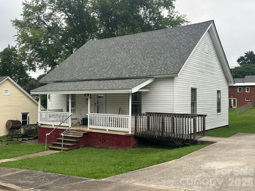 35 2nd St, Marion, NC, 28752-5324 | Card Image