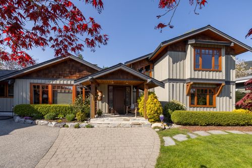 986 Tudor Ave, North Vancouver, BC, V7R1X7 | Card Image