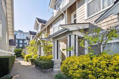 7411 Columbia St, Townhouse with 3 bedrooms, 2 bathrooms and 2 parking in Vancouver BC | Image 3