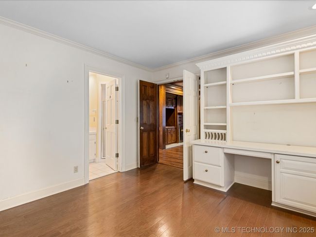 Private Office has ensuite full bath | Image 32