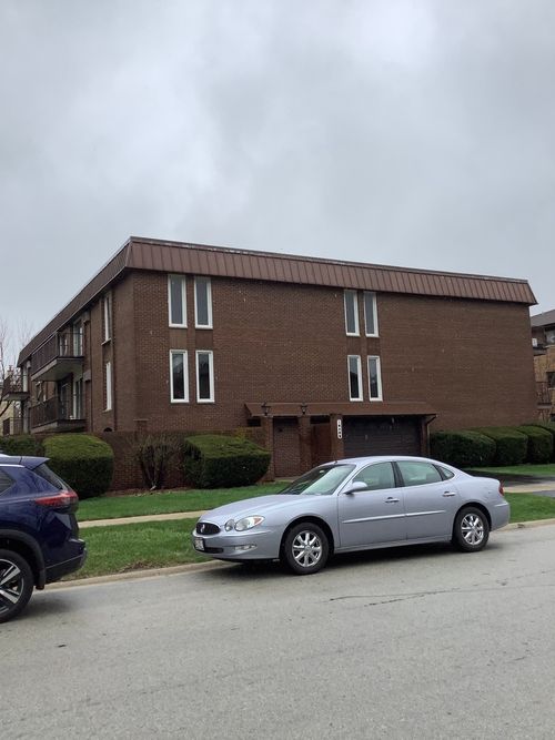 2b-10408 Menard Ave, Oak Lawn, IL, 60453-4438 | Card Image