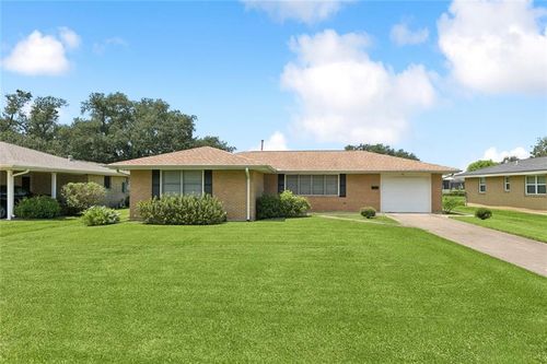 431 Pine St, Norco, LA, 70079-2131 | Card Image