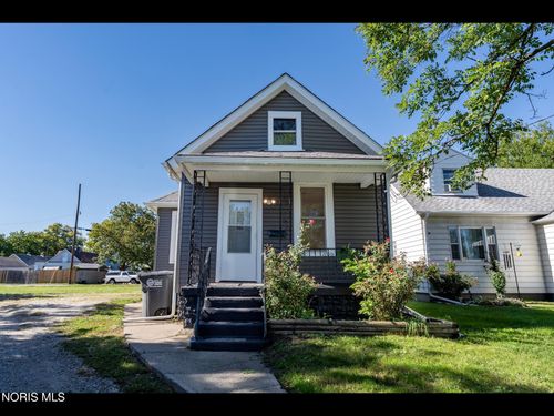 2023 Woodford St, Toledo, OH, 43605-1320 | Card Image