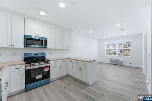 b409-95 Shepherds Ln, Totowa, NJ, 07512-2130 | Card Image