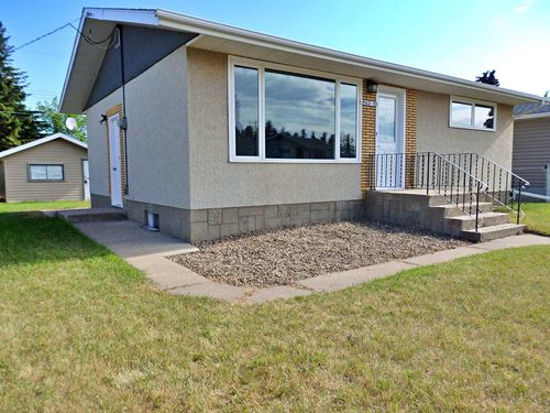 4512 53 Avenue, Vermilion, AB, T9X1R4 | Card Image