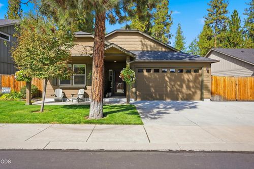 1624 W Williamson Ave, Sisters, OR, 97759-1757 | Card Image