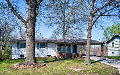 5916 N Michigan Ave, Gladstone, MO, 64118-5418 | Card Image