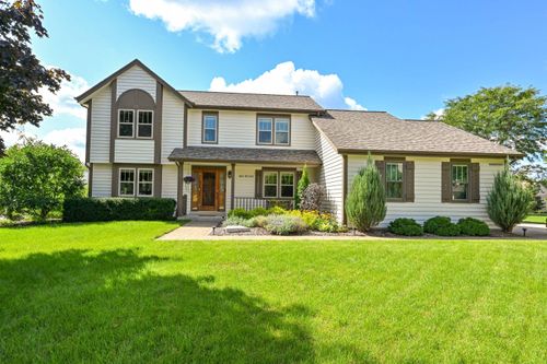 5017285 Greenview Ave, Menomonee Falls, WI, 53051-6590 | Card Image