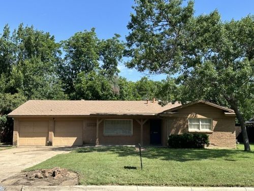 2820 Southgate Dr, Fort Worth, TX, 76133-2334 | Card Image
