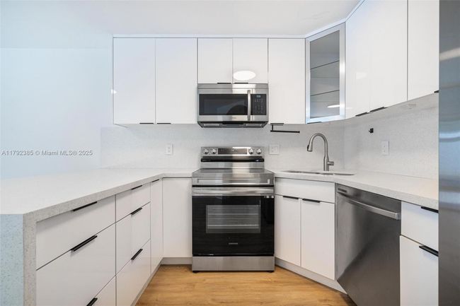 8658 Sw 159 Th Ct, Townhouse with 3 bedrooms, 2 bathrooms and null parking in Miami FL | Image 10