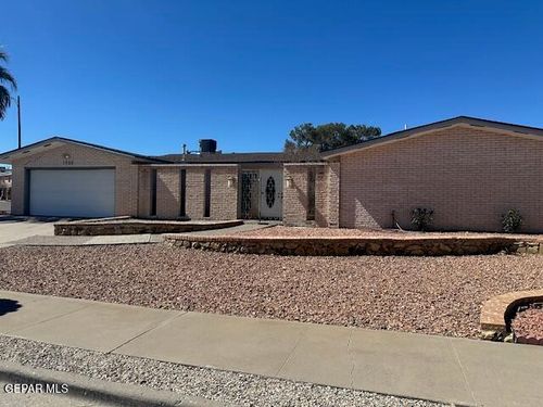 1535 Monte Sanders Ln, El Paso, TX, 79935-4302 | Card Image