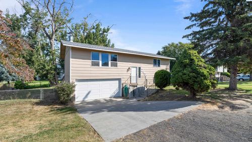 2402 W 16th Ave, Kennewick, WA, 99337-2805 | Card Image