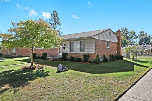 32551 Hennepin St, Garden City, MI, 48135-1268 | Card Image