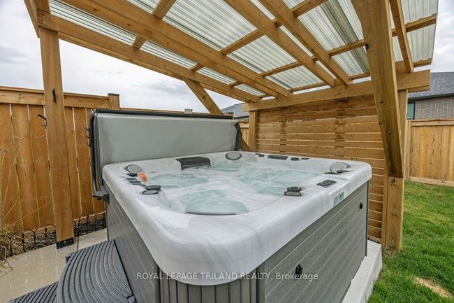 25 Feathers Cross, House attached with 4 bedrooms, 3 bathrooms and 2 parking in St Thomas ON | Image 34