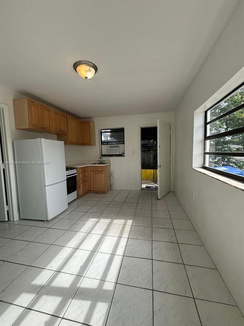 0-1660 Sw 24th Ave, Miami, FL, 33145-2051 | Card Image