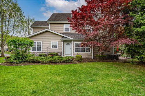 34 Paddington Cir, Smithtown, NY, 11787-5901 | Card Image