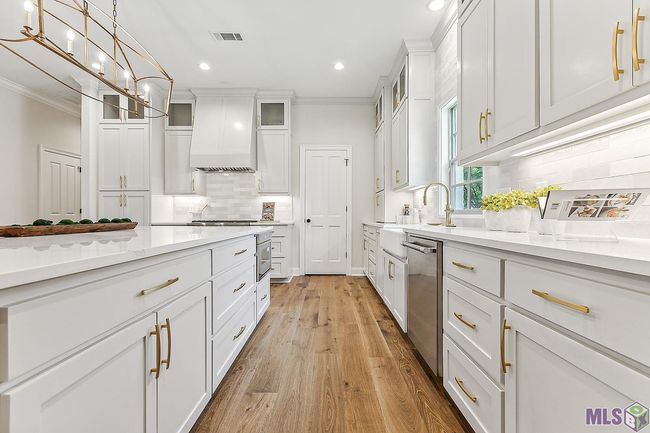 9815 Myrtle Ln, House other with 5 bedrooms, 5 bathrooms and 2 parking in Baton Rouge LA | Image 7