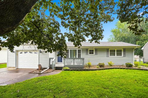 713 N 13th St, Clinton, IA, 52732-4812 | Card Image