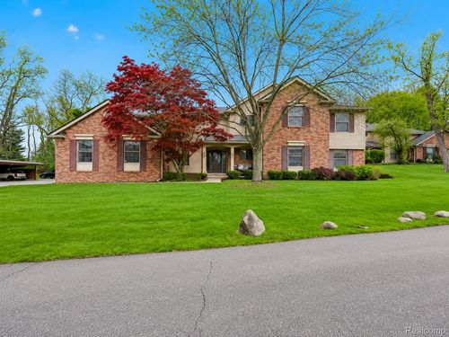 29539 Pine Ridge Cir, Farmington Hills, MI, 48331-1851 | Card Image