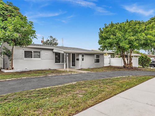 6800 Raleigh St, Hollywood, FL, 33024-2810 | Card Image
