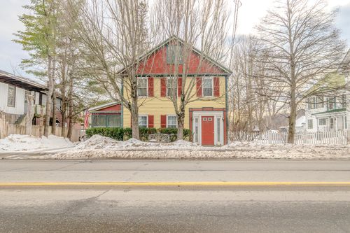 19 Main St, Dixfield, ME, 04224-9565 | Card Image