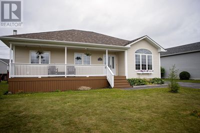 18 Russell St, House other with 3 bedrooms, 3 bathrooms and null parking in Gander NL | Image 1