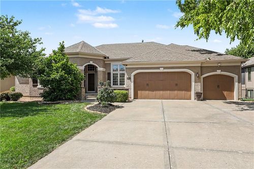 1616 Ne Daltons Ridge Dr, Lee's Summit, MO, 64064-1725 | Card Image