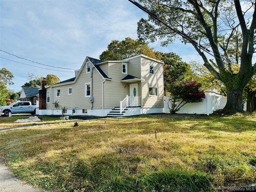 239 Bayview Ave, East Patchogue, NY, 11772-6157 | Card Image