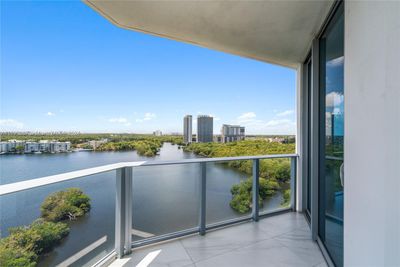 1210 - 17111 Biscayne Blvd, Condo with 3 bedrooms, 3 bathrooms and null parking in North Miami Beach FL | Image 1