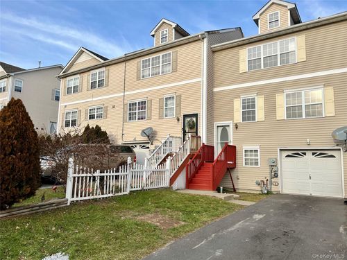 23 Peach Pl, Middletown, NY, 10940-6943 | Card Image