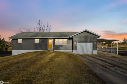 1524 Rainbow Dr, Belle Plaine, IA, 52208-1338 | Card Image