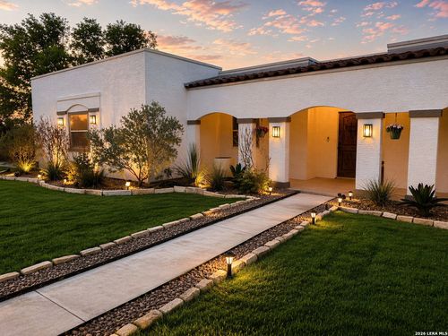 203 Harralton Cir, Devine, TX, 78016-2301 | Card Image