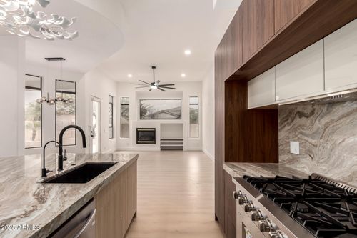 4843 E Estevan Rd, Phoenix, AZ, 85054-6195 | Card Image