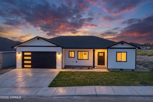 312 Hogan St, Sunnyside, WA, 98944-4201 | Card Image