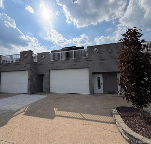 18-43 Sea Ray Blvd, Harrison Township, MI, 48045-5016 | Card Image