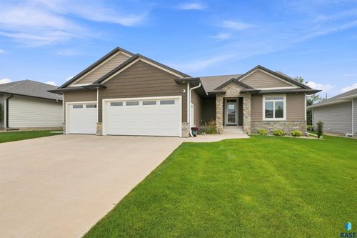 9509 W Kingfisher Dr, Sioux Falls, SD, 57107-3054 | Card Image