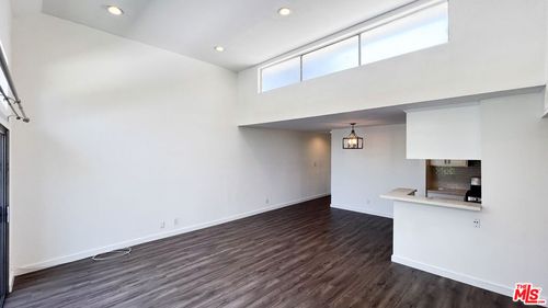 257-5700 Etiwanda Ave, Tarzana, CA, 91356 | Card Image