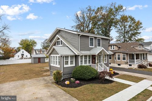 19 E Albertson Ave, Haddon Township, NJ, 08108-2301 | Card Image